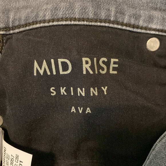 Lucky Brand Mid-Rise Ava Skinny Jean - Picture 7 of 9
